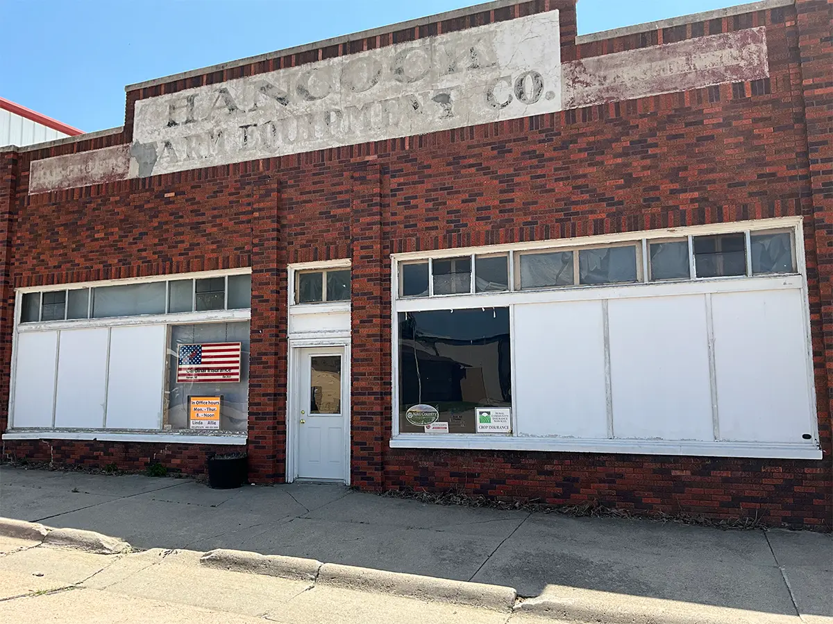 Before photo showing the original windows on a residential building prior to replacement in Nebraska and Iowa