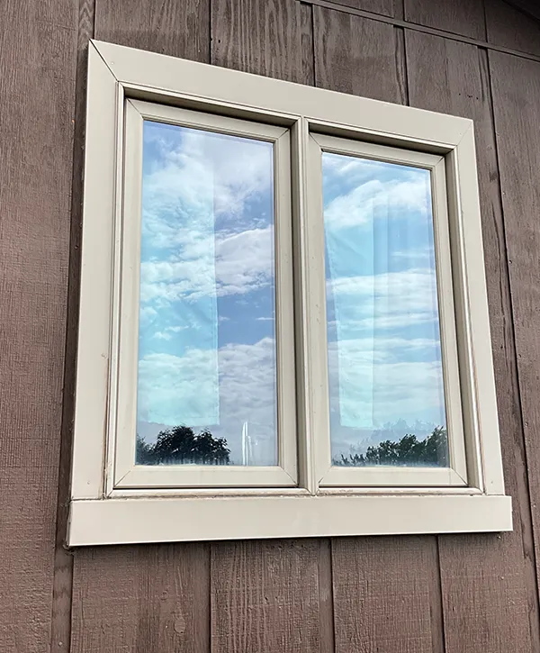 Close-up of double-pane replacement window in Council Bluffs, IA home